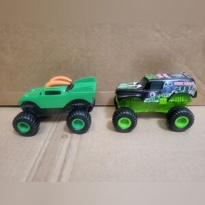 Mcdonald's 2015 Feld Motor Inc.Grave Digger/Dragon Monster Truck Happy Meal Toy